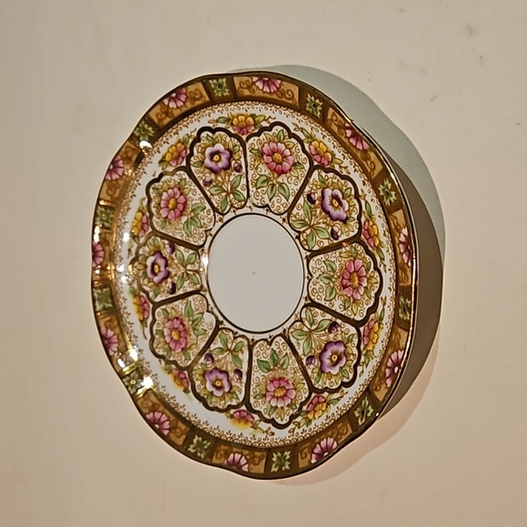 Royal Albert Crown China tea cup and sauce - Picture 4 of 8